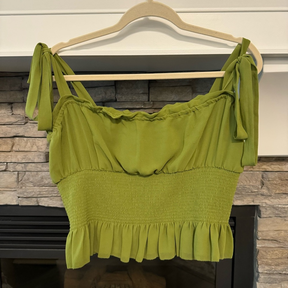 Aritzia Ballad Camisole Top Green fits like XL